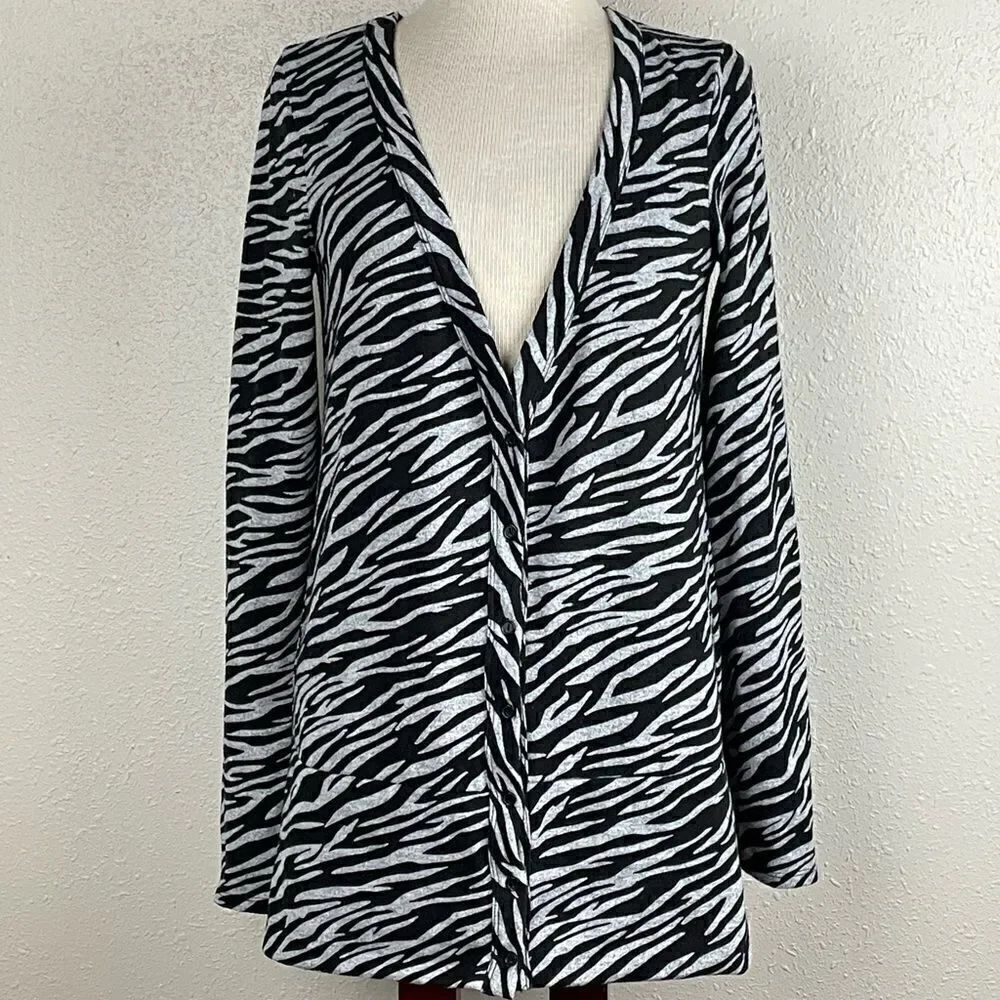 EUC Eyeshadow Womens Black and Gray Zebra Print Cardigan Size L